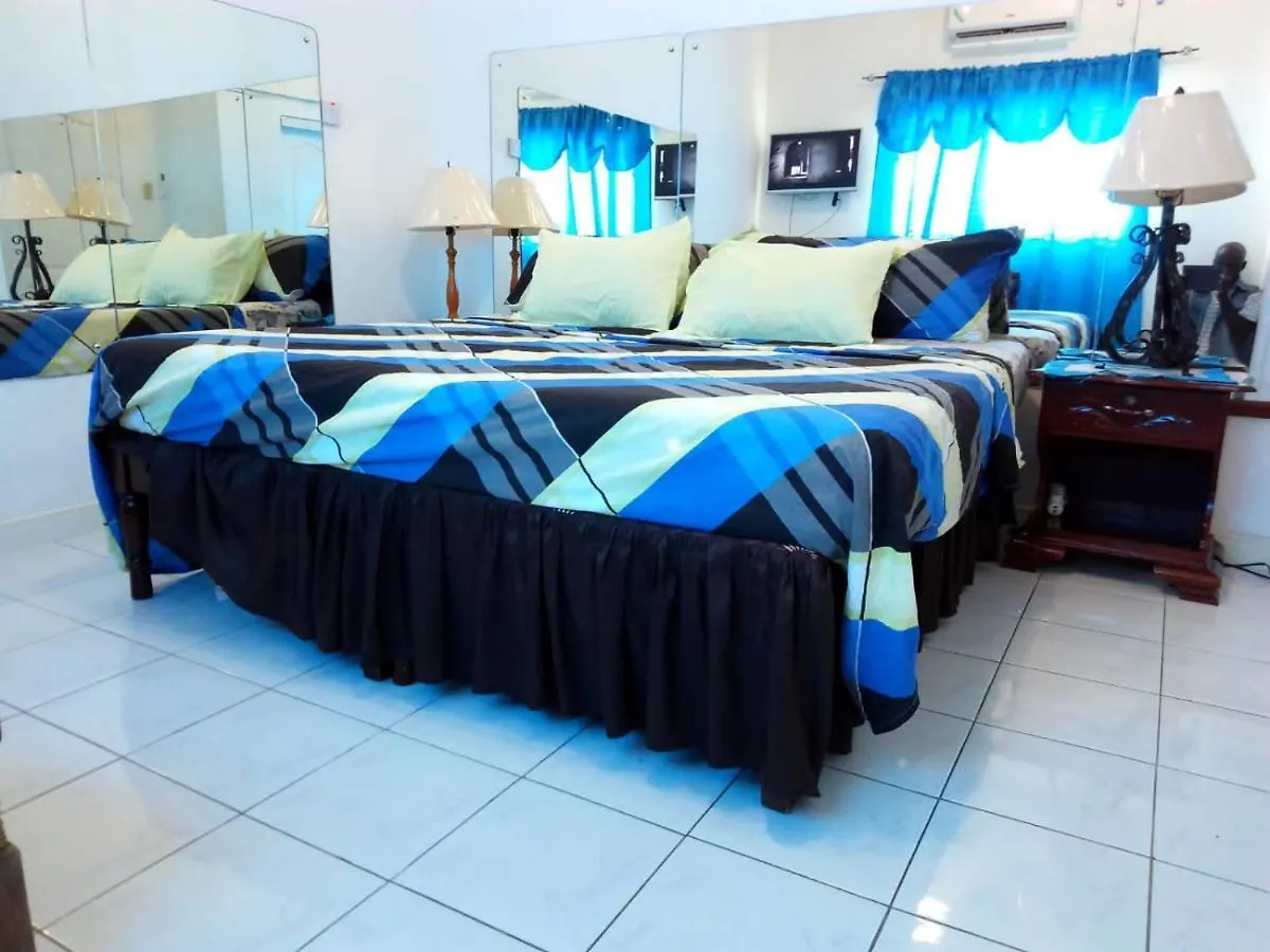 Fully Secured Gated 2 Bedroom Home In Caribbean Estate. Portmore Semesterbostad